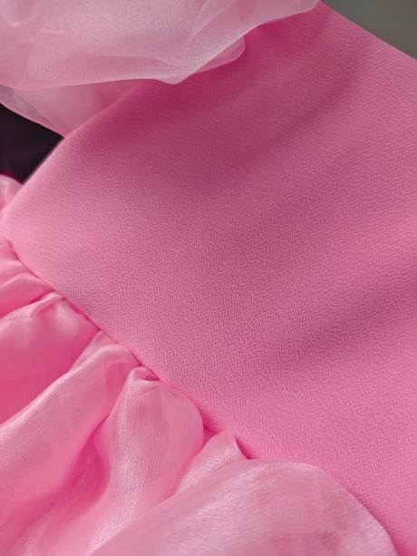 Krásne šaty vhodné na oslavu, 80