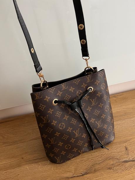 Kabelka bucket bag l v   monogram, 