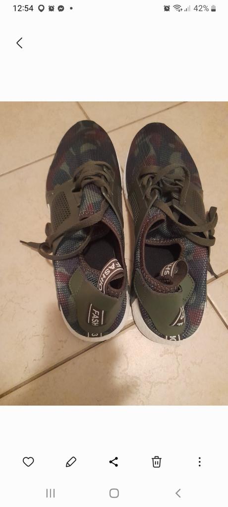 Nenosené tenisky, 47