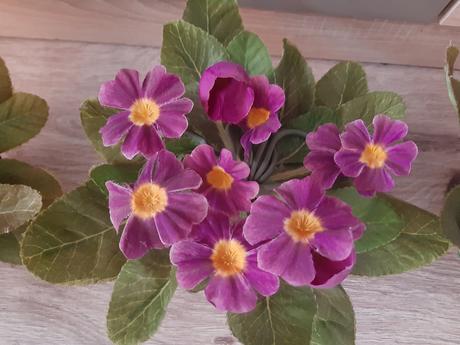 Kytička  umelé  kvety + kvetináč, 