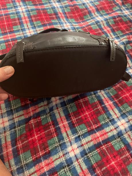 Versace versus kožená kabelka, versace