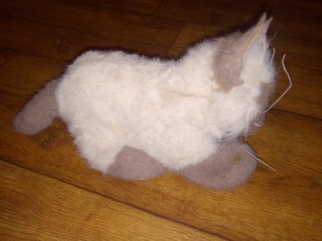 Interaktivna mačička mrauci, pradie, hybe nohami, 