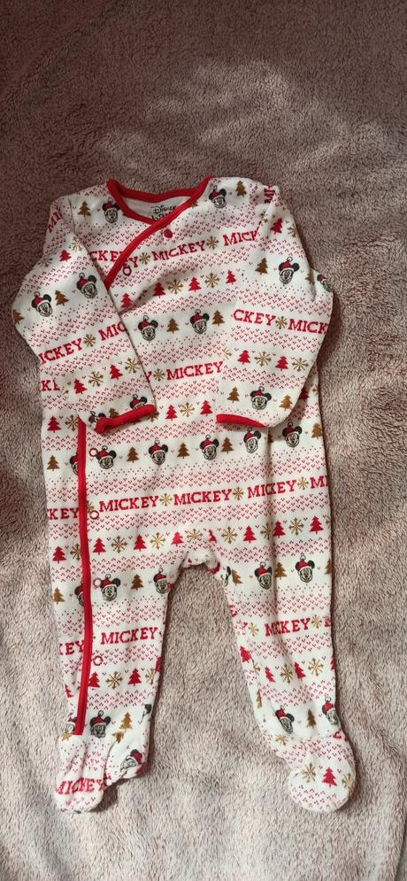 Vianočné pyžamko mickey, c&a,74