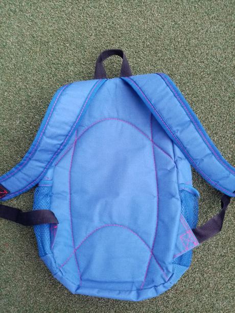 Maly ruksak pre skolkara planes,