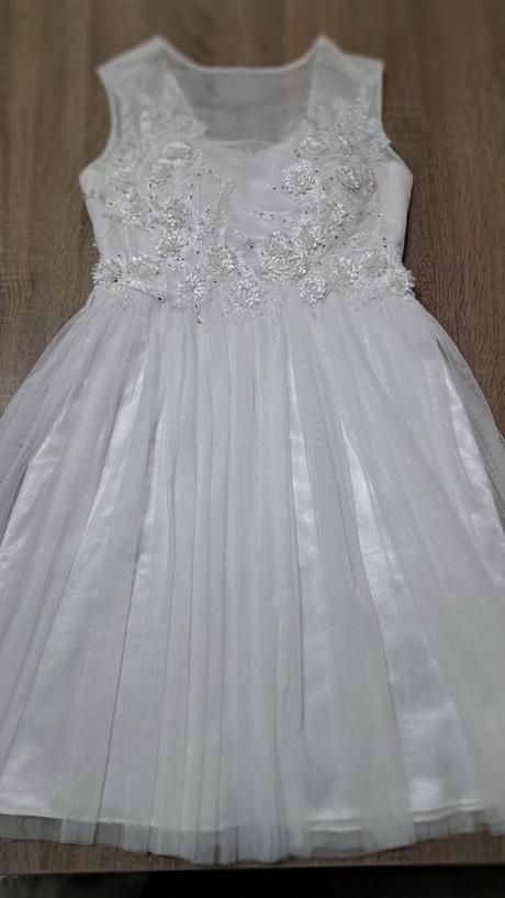 Biele tylové šaty, 40