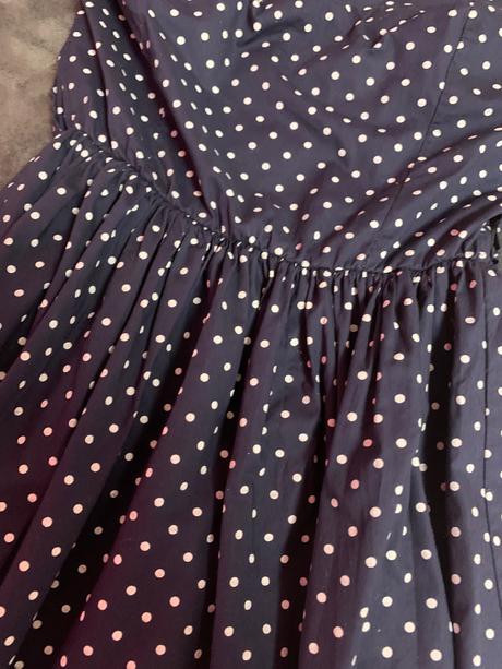 Modre bodkovane satky, s