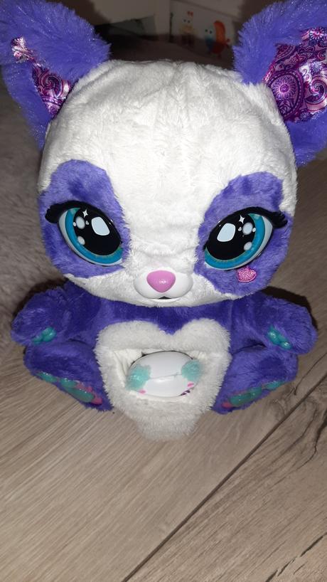 Interaktívna panda peek-a-roo furreal,