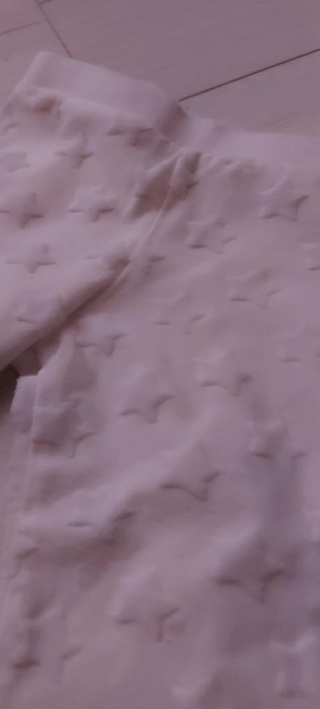 Tepláčiky s vytlačenými hviezdičkami, 62