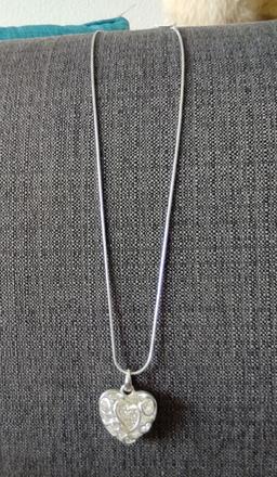 Strieborný náhrdelník s príveskom srdca, 