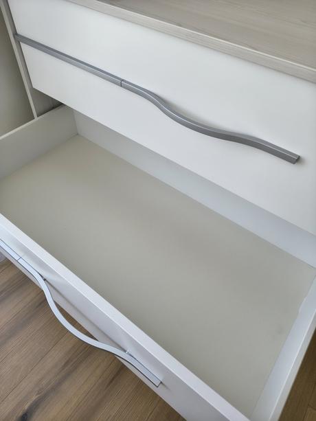 Komoda s prebaľovacím pultom, 