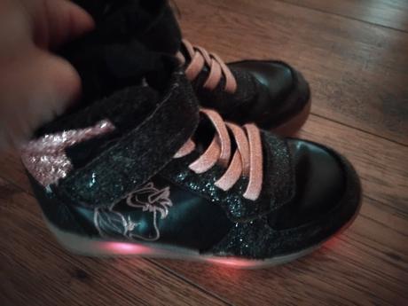 Jednorozčove svietiace topanky, h&m,27