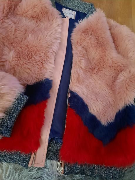 Úžasná bunda guess, guess,164