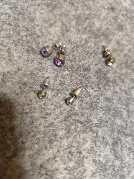 Sada napichovacich nausniciek s kamienkom, 