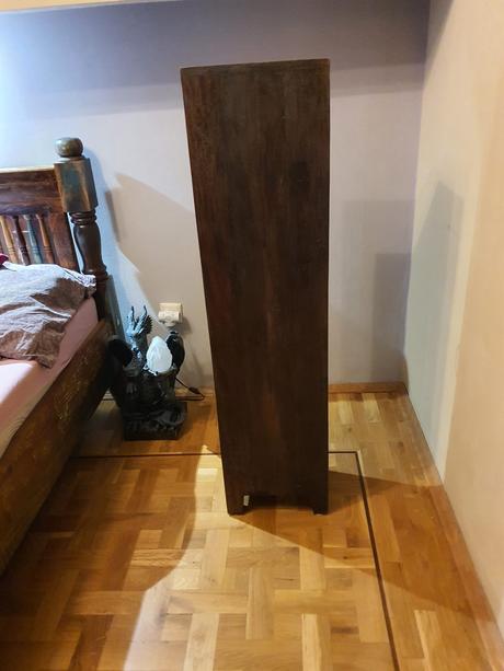 Dve krásne drevené kúpeľňové skrinky, 