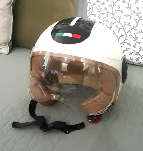 Predám dámsku motocyklovú prilbu "m", 