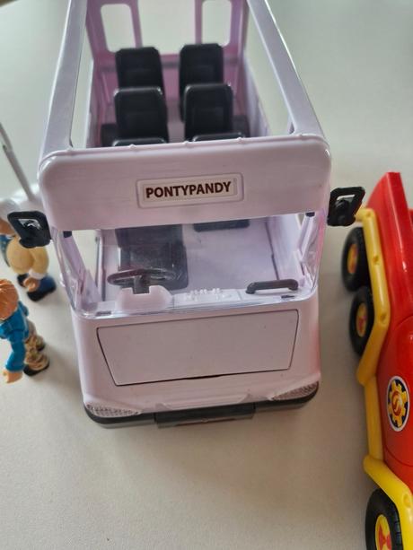 Autobus požiarnik sam, 