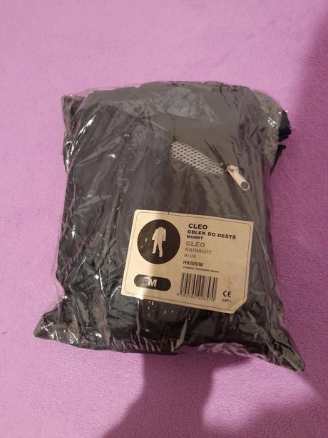 Odev do dažďa m, m