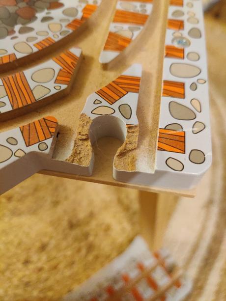 Drevená vláčkodráha so šmýkačkou a žeriavom,