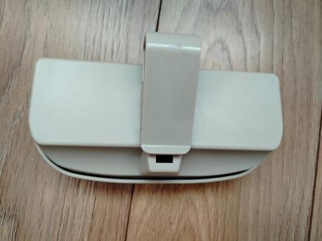 Držiak na okuliare do auta,