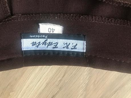 Elegantná hnedá sukna, 40