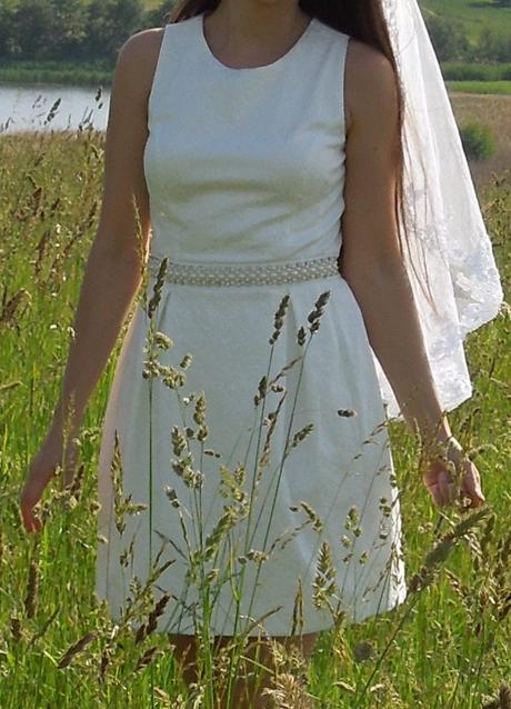 Krásne biele šaty, značka moschino, moschino,s