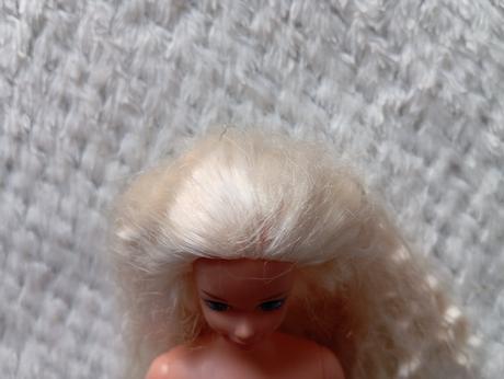 Retro blond barbie 1,