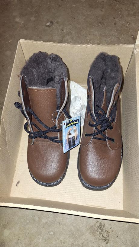 Slovenske zimne topanky, 32