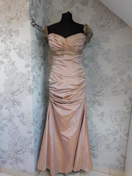 Kvalitne slavnostne saty, 38