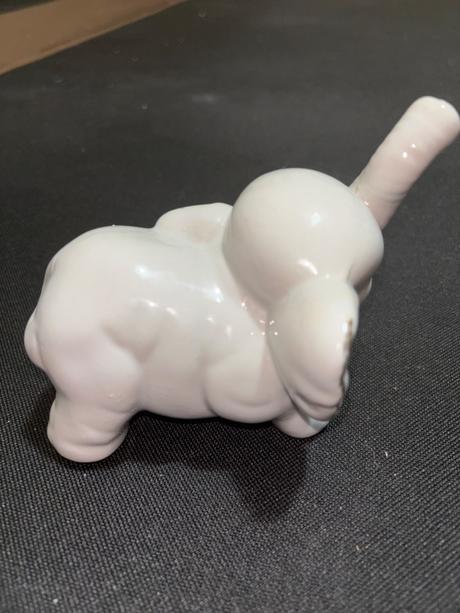 Porcelánový slon dekorácia, biely, bez poškodeni,