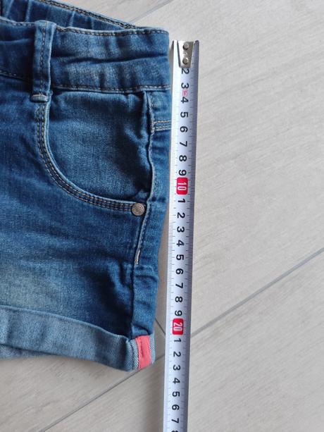 Predám dievčenské riflové kraťasy, 134