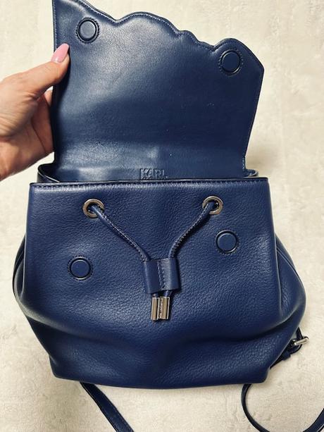 Tmavomodrý kožený ruksak zn. karl lagerfeld or., karl lagerfeld