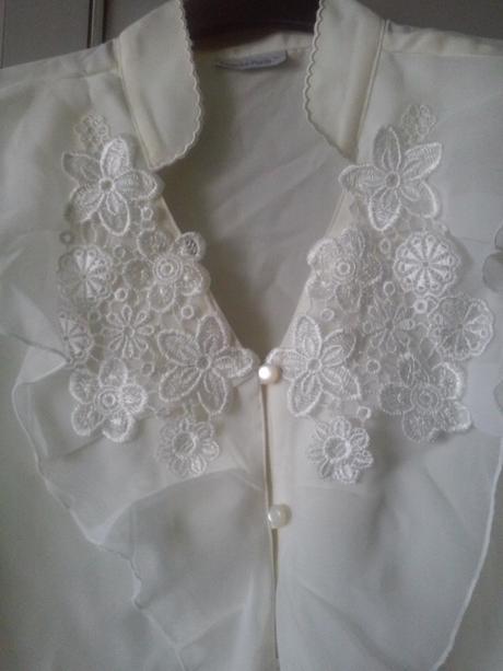 Romantická blúzka nepoužitá, 44