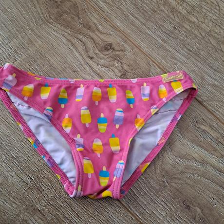 Dievčenské plavky, 104