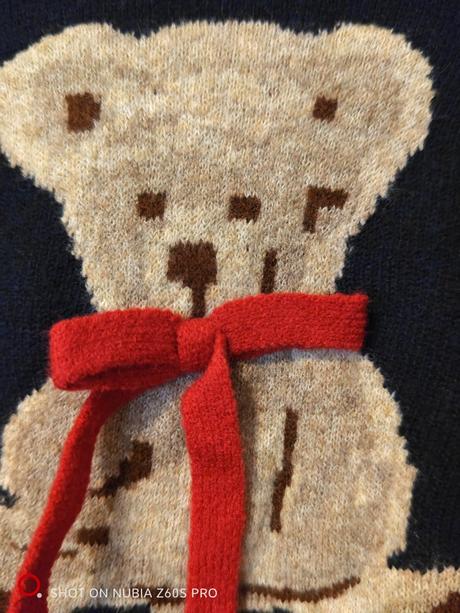 Luxusný hebúnky dámsky sveter s medvedíkom, m