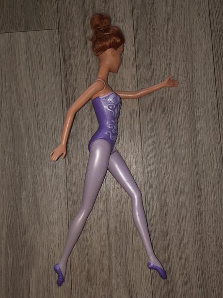 Barbie baletka s gumenými nohami,