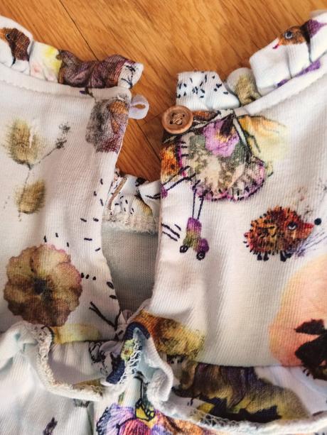 Dievčenské šaty, 92