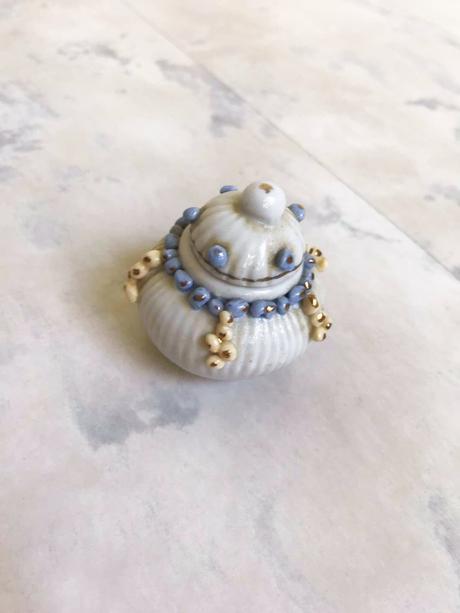 Drobná porcelánová šperkovnica,