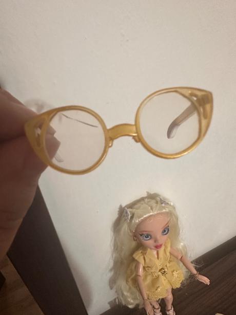 Delilah rainbow high,