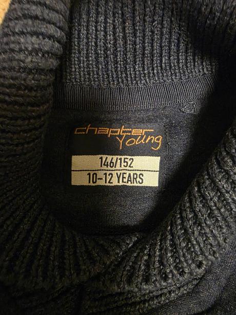 Sveter 146/152, chapter young,146