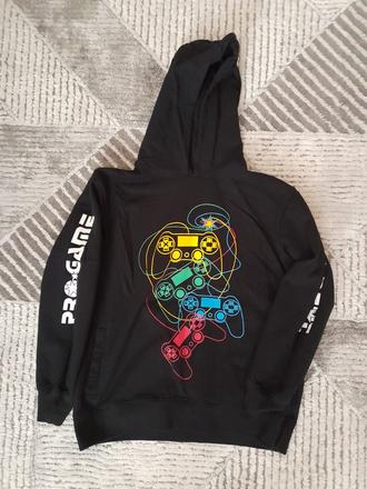 Mam na predaj mikinu, 152