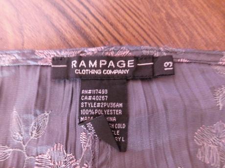 Saténová sukňa, 44