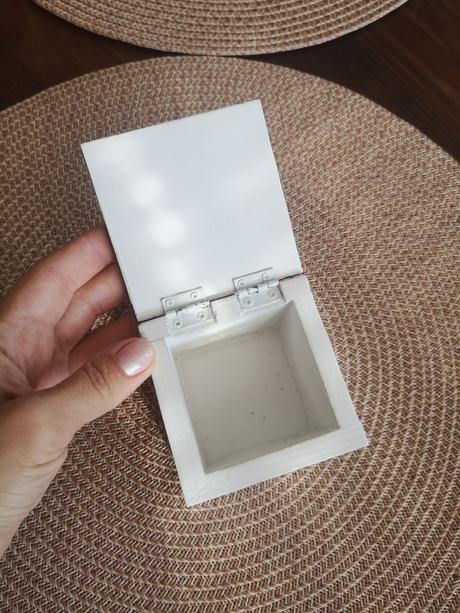 Krabička s motívom loďky, 