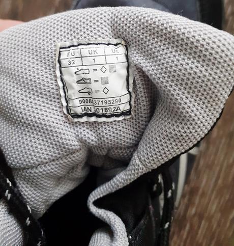 Turistické topánky, 32