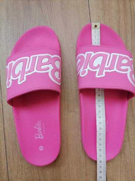 1x obuté šľapky, 38