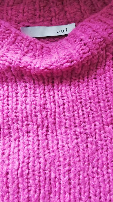 Pletený sveter široký krátky, s