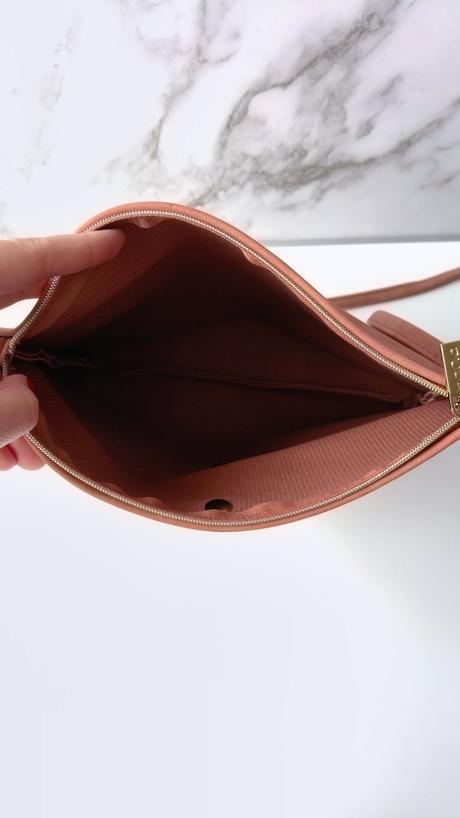 Pupa kabelka ružová, 