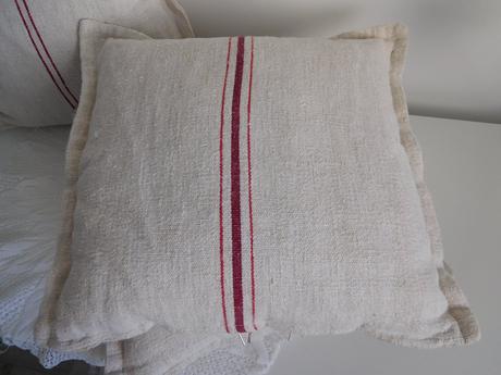 Vankúše menšie , vačšie, podlhovasté,, 