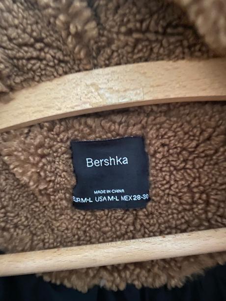 Dlhý dámsky huňatý kabát, bershka,m