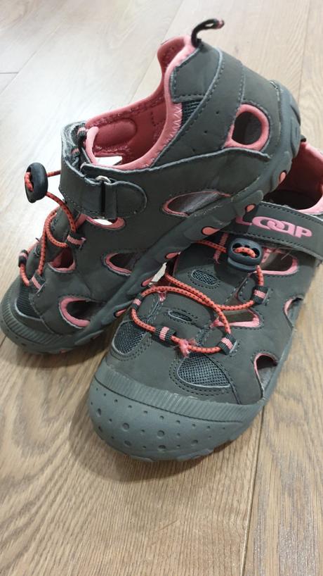 Turisticke sandálky, 35