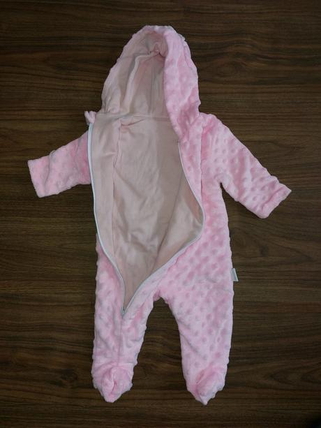 Plyšový overal, 62